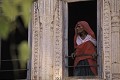 femme indienne à la fenêtre d'une haveli - Mandawa- Rajasthan - Inde 
 femme indienne à la fenêtre d'une haveli - Mandawa- Rajasthan - Inde  